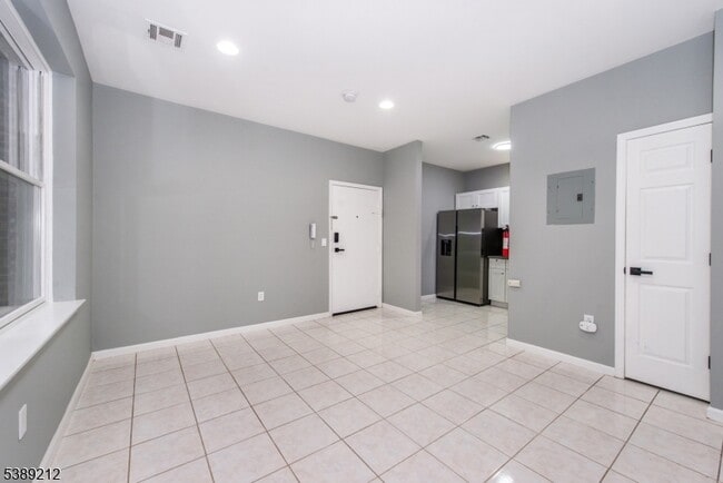 Building Photo - 1878 Springfield Ave