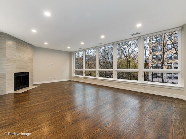 Foto del edificio - 1241 N Dearborn St