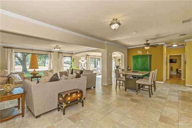 Building Photo - 218 Palm Valley Dr E