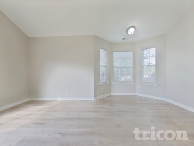 Building Photo - 819 Chablis Dr