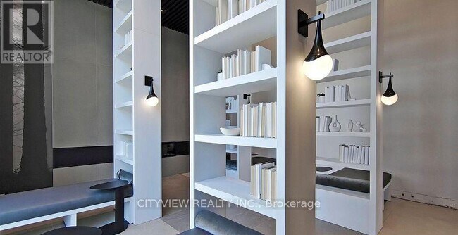 Photo du bâtiment - 2489 Taunton Rd