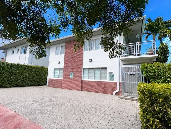Foto del edificio - 6905 Bay Dr
