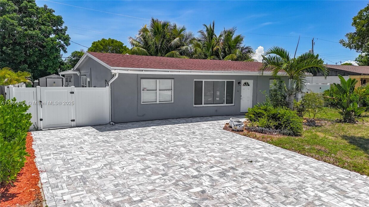 Foto principal - 2940 NE 10th Terrace