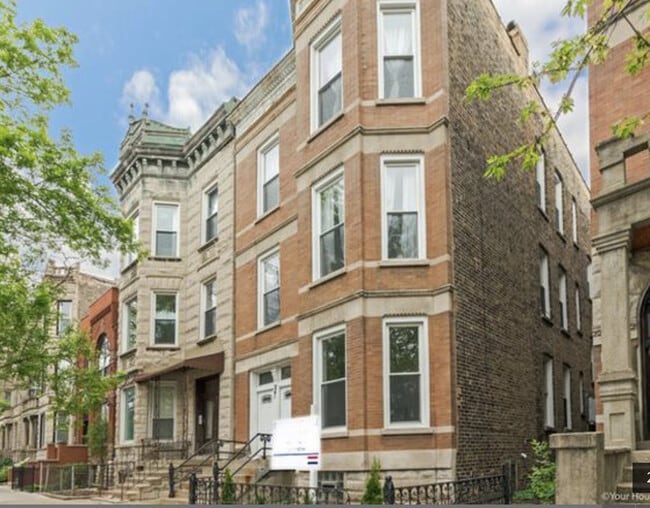 Foto del edificio - 841 N Damen Ave