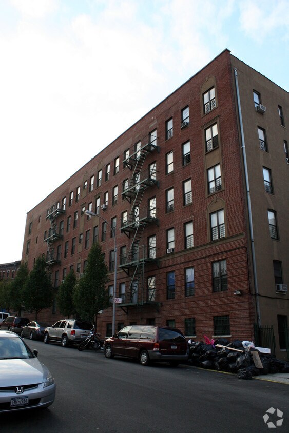 Foto del edificio - Trinty Ave Cluster ( 590 E 166 )