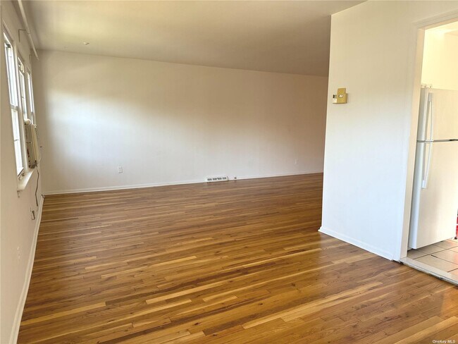 Foto del edificio - 57-42 224th St