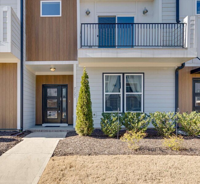 Foto del edificio - Spacious 4-Bedroom Townhome in Wendell Falls