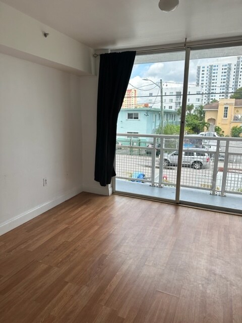 Foto del edificio - 450 SW 3rd St
