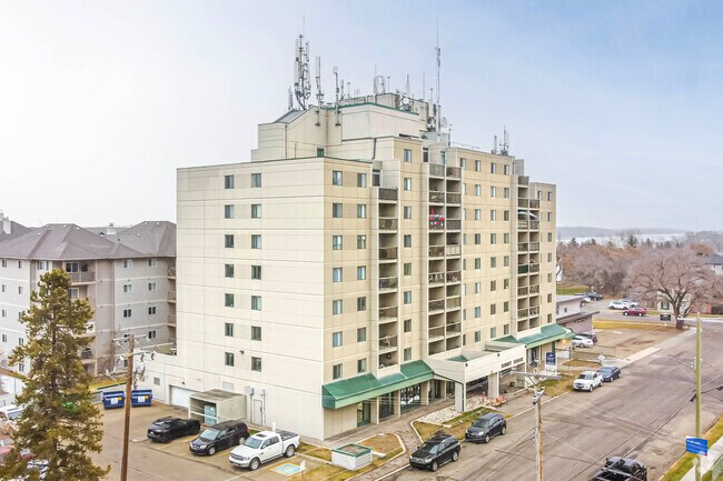 Photo du bâtiment - Summit Square & Summit Court Apartments