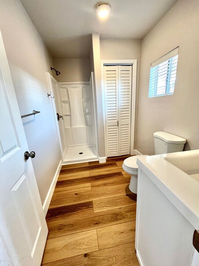 Building Photo - Midtown Cozy Two bedroom Home