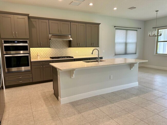 Foto del edificio - 8313 Topsail Pl