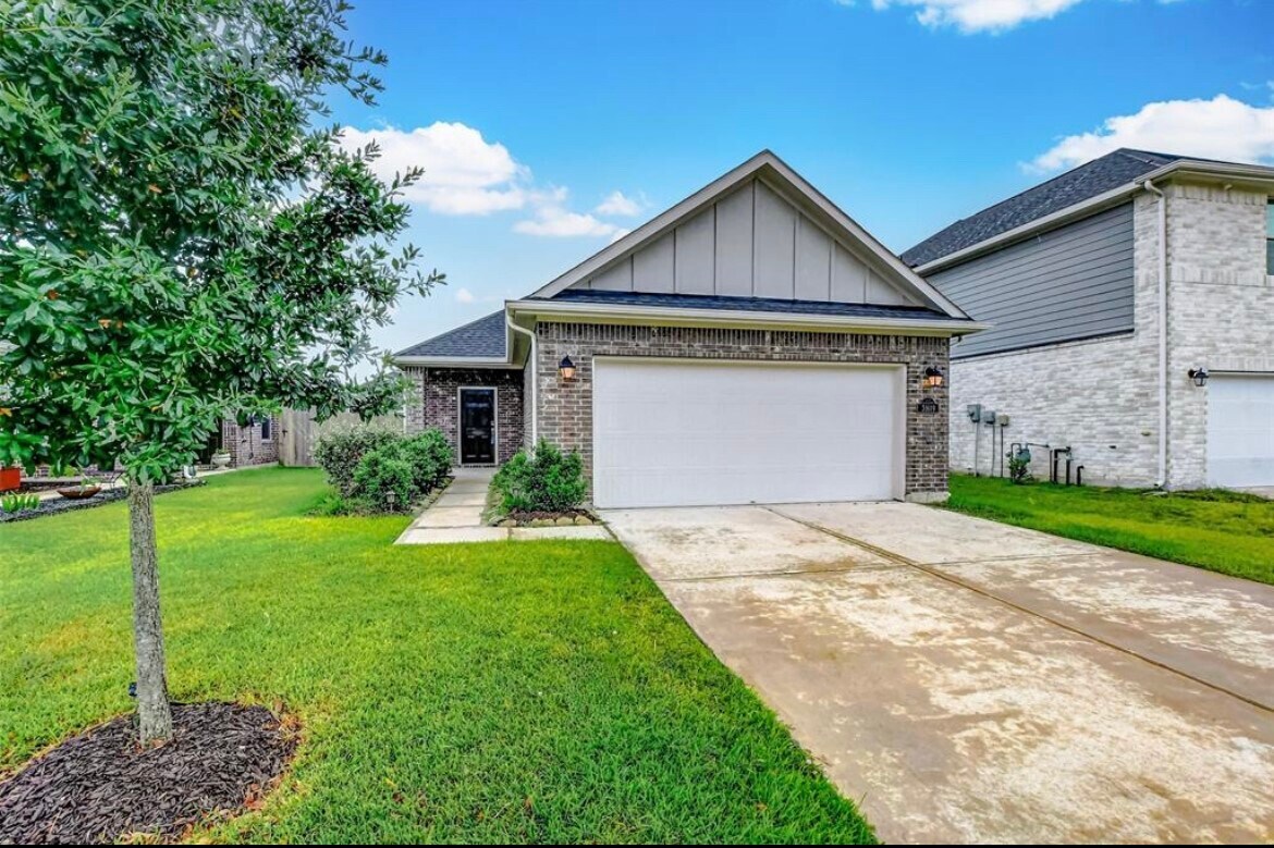 Primary Photo - 31619 Heguy Pass