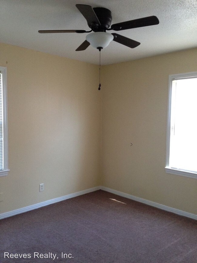 Building Photo - 3 br, 1 bath House - 9 Elm Street