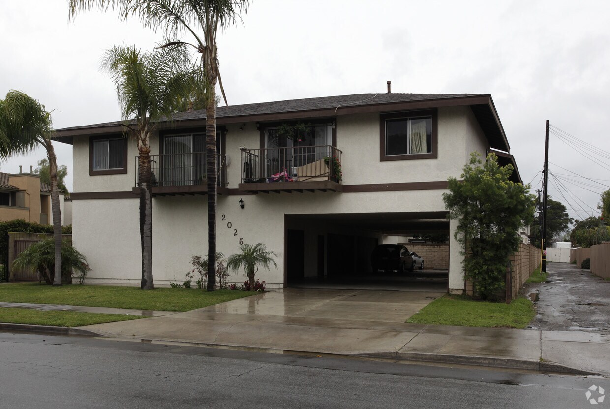 Primary Photo - 2025 Pomona Ave