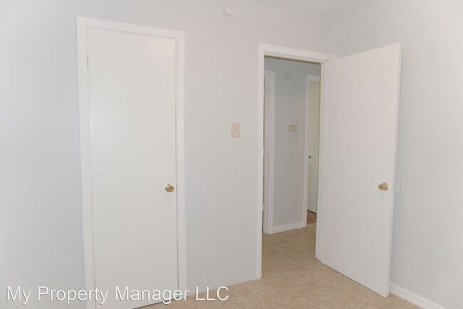Building Photo - 3 br, 1 bath House - 4145 Ester Street