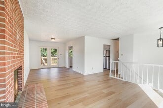 Building Photo - 802 Shamrock Dr