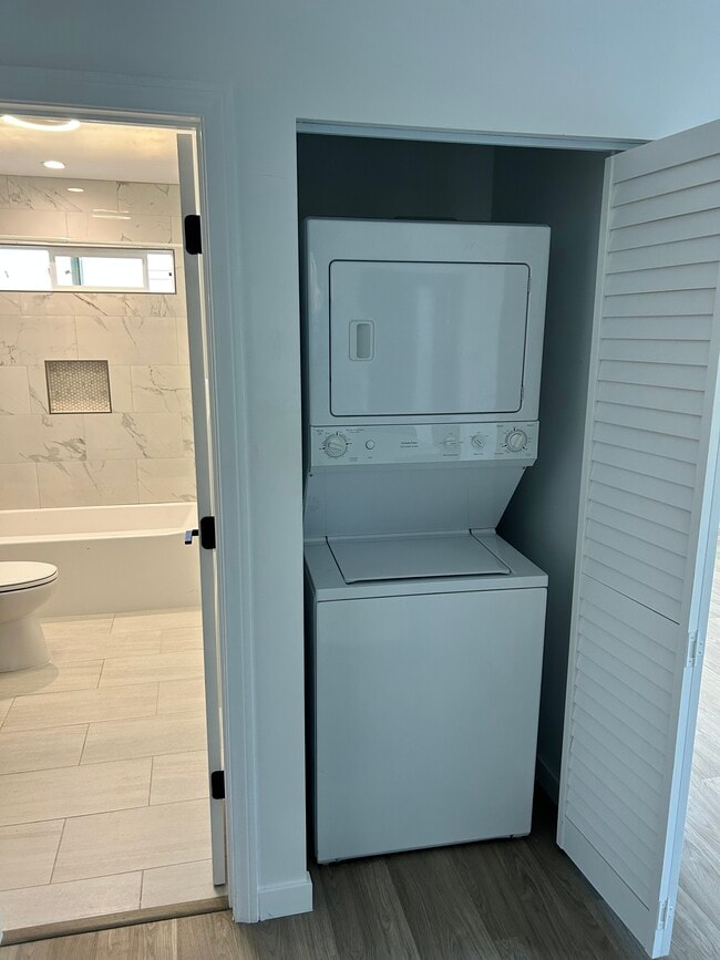 Building Photo - 7059 Stanford Ave