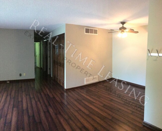 2BR/2BA Townhouse in Bloomington NEW LISTING Townhome Rentals in Bloomington MN