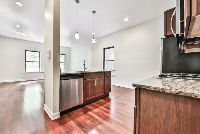 Building Photo - W DAKIN ST.