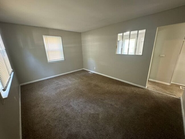 Building Photo - NICE 2BD/1BTH HOME