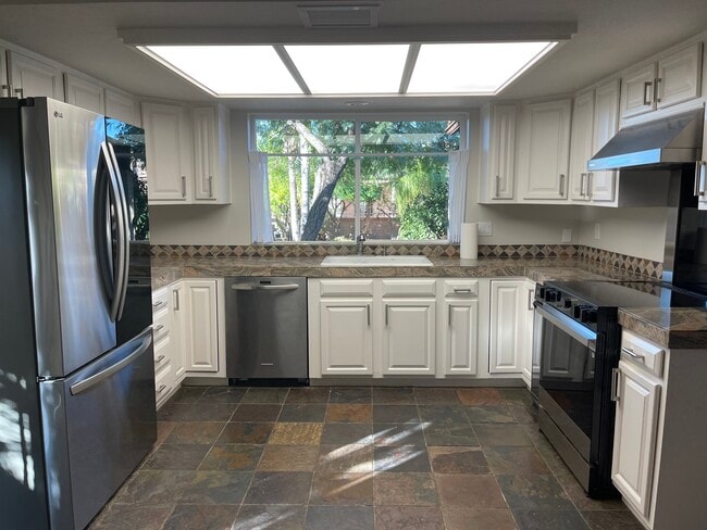 Building Photo - 15838 E Burro Dr