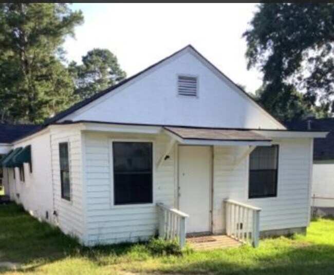 Rear - 2004 Gardner St