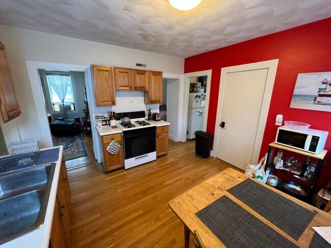 Building Photo - 2.0 bedroom in Somerville Massachusetts 02144