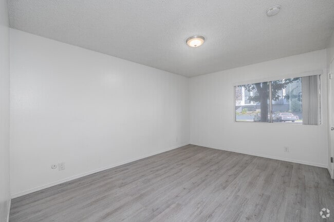 1BR, 1BA - 650SF - Bedroom - 401 S Ardmore Ave