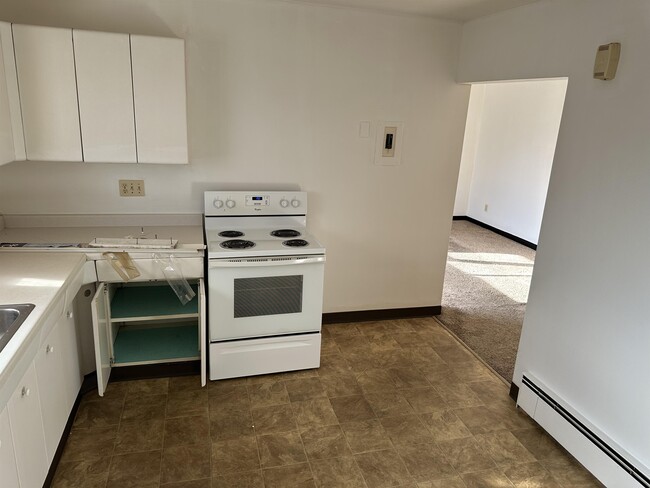 Building Photo - 404 7th St S