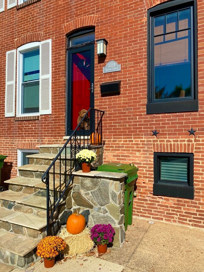 Building Photo - 3324 Hudson St