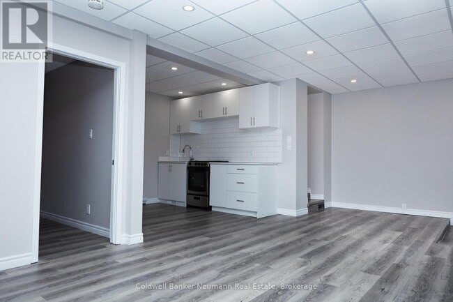Building Photo - 95 Farquhar St