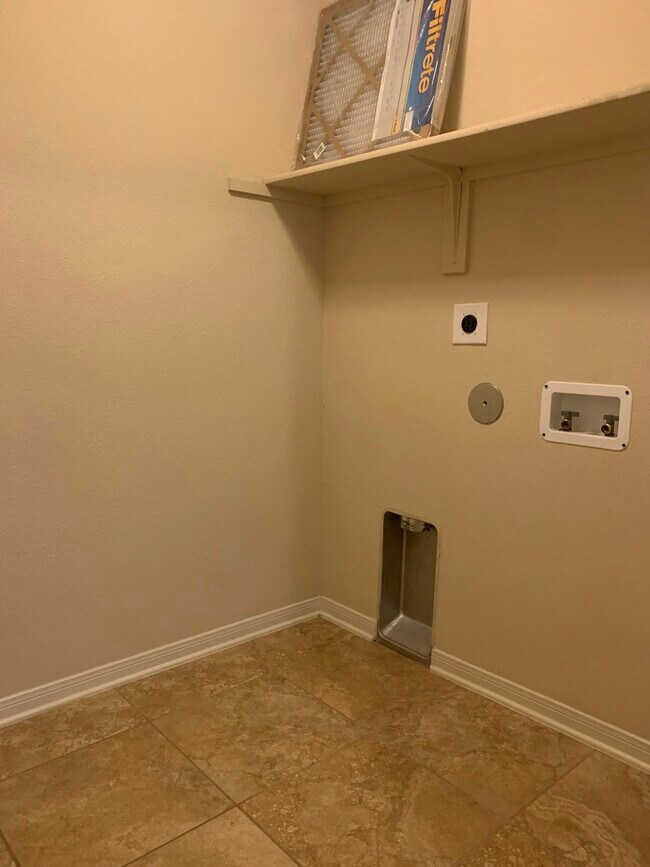 Building Photo - 5607 Markham Dr