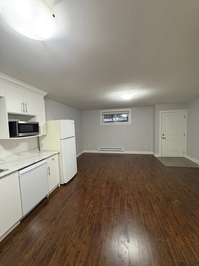 Building Photo - 7645 210 St