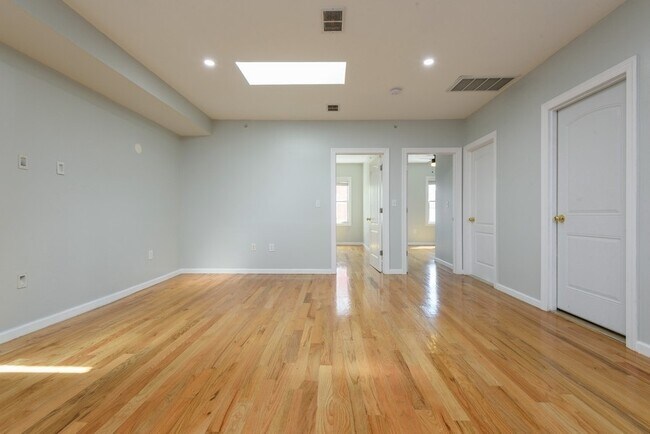 Building Photo - 306 3rd St
