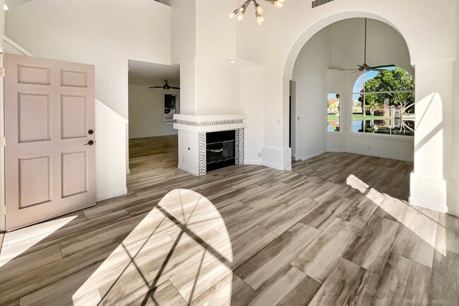 Building Photo - 413 S Lake Mirage Dr