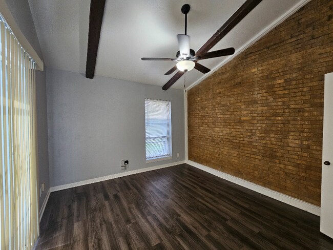 Building Photo - 4008 Towngate Blvd