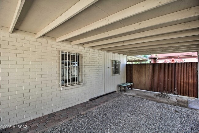 Building Photo - 2761 N Dodge Blvd