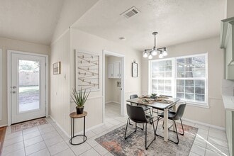 Building Photo - 607 Shenandoah Dr