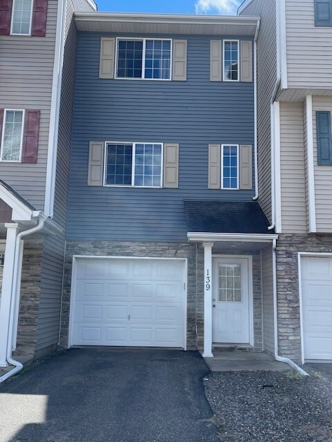 Foto principal - 139 19th Ave SE
