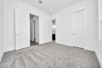Building Photo - 5402 Margarita St