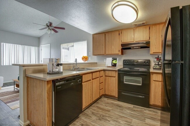 Building Photo - Las Brisas