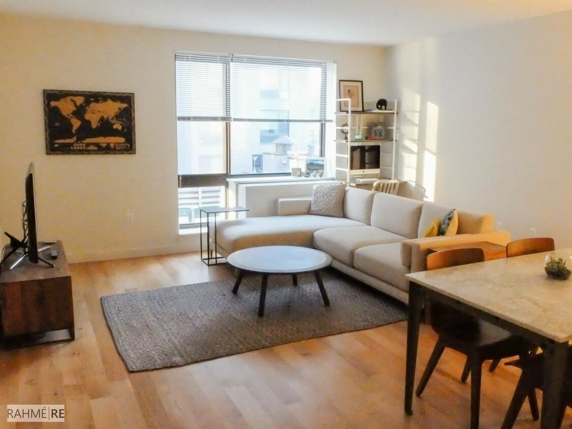 Foto principal - 4472 11th St