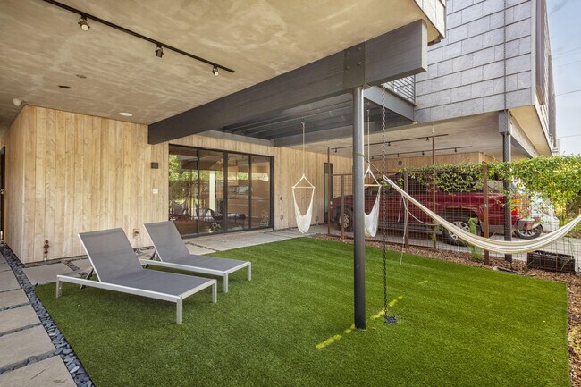 Foto del edificio - 104 N Adams Ave