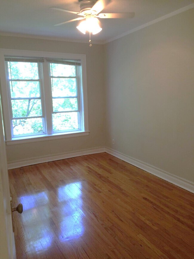 Bedroom - 1911 W Winnemac Ave