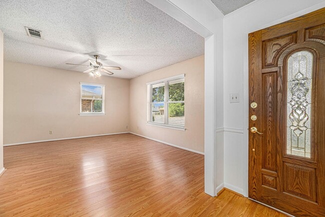 Foto del edificio - Beautifully crafted 3-2-2 home in the Gree...