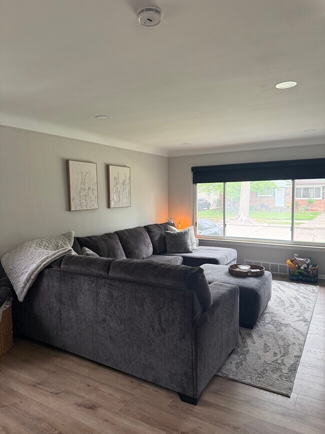 Foto del edificio - 32547 Birkshire St