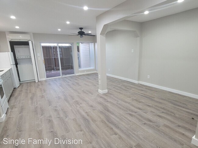 Building Photo - Studio, 1 bath House - 1214 Barton Hills D...
