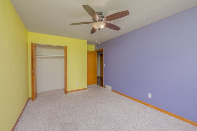 Building Photo - Large Single Family Home for Rent!