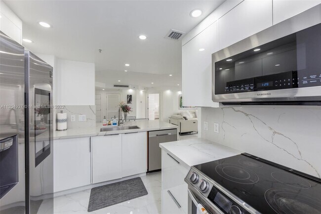 Building Photo - 701 Brickell Key Blvd