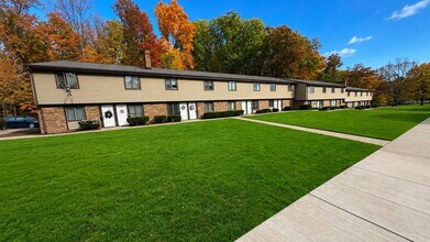 Building Photo - 2424-2452-2452 Echo Valley Dr